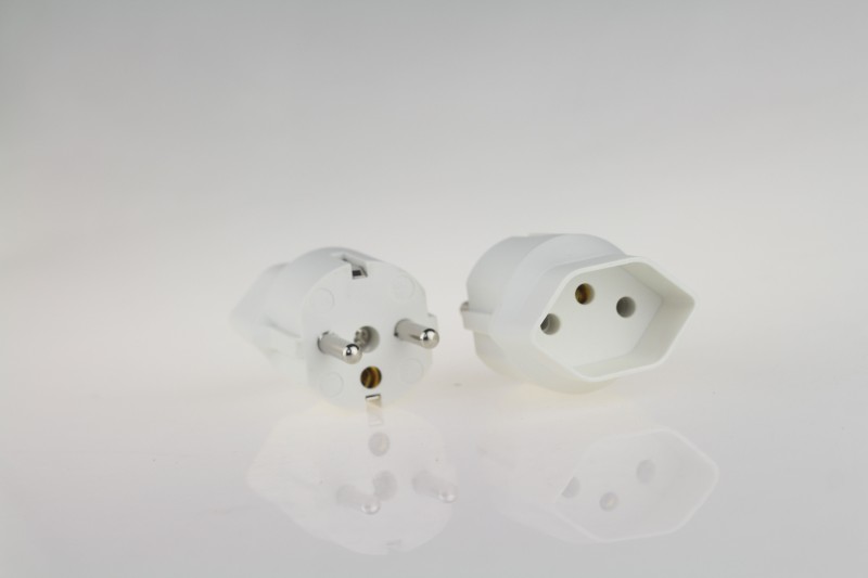 Schweizer Adapter auf Schuko (Weiß)