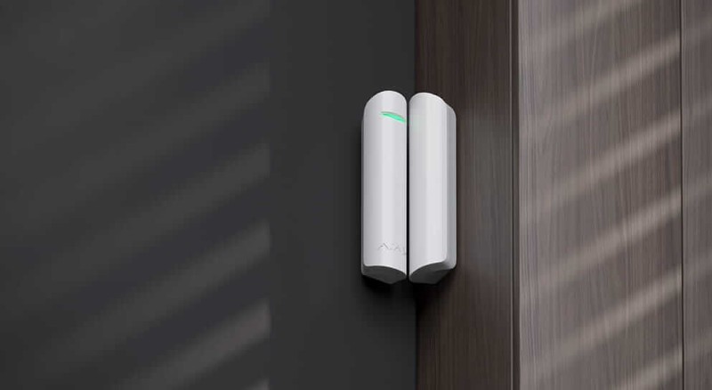 Ajax - Détecteur d’ouverture magnétique sans-fil avec capteur de vibration et d’inclinaison (Ajax DoorProtect Plus)